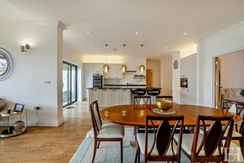 8606568-interiorW...