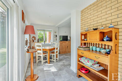 8609248-interiorW...