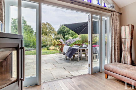 8615825-interiorW...