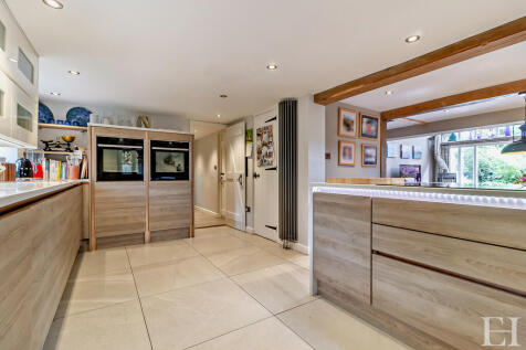 8615825-interiorW...