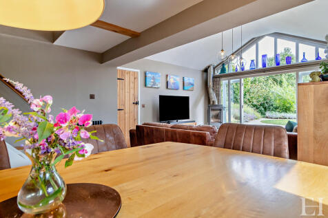 8615825-interiorW...