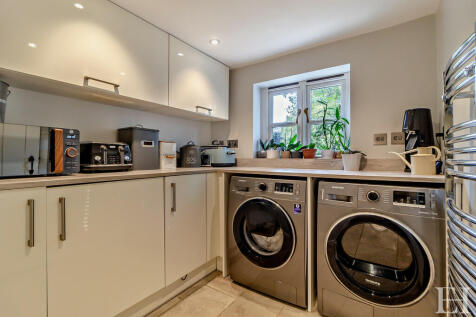 8615825-interiorW...
