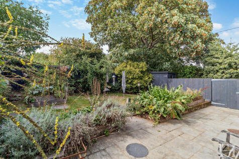 8615825-exteriorW...