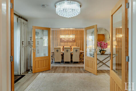 8614983-interiorW...