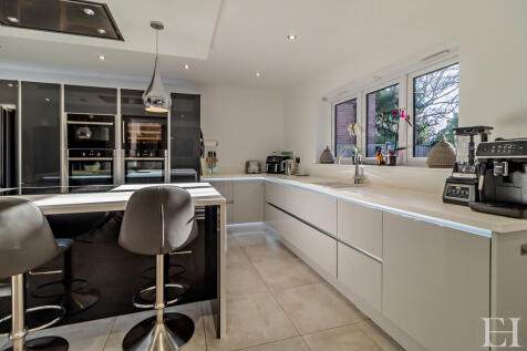 8634681-interior1...