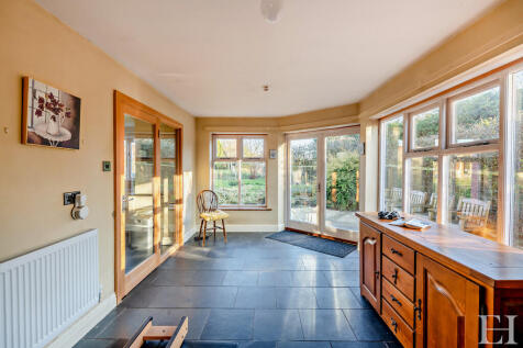 8638610-interiorW...