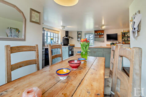 8637609-interiorW...