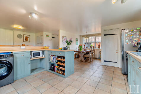8637609-interiorW...