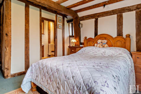 8637609-interiorW...