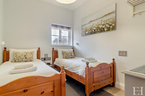 8637609-interiorW...