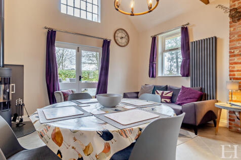 8637609-interiorW...