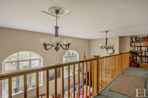 8642411-interiorW...