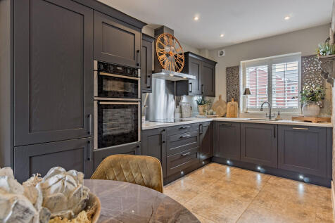 8643938-interior1...