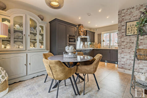 8643938-interiorW...