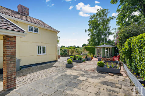 8647829-exteriorW...