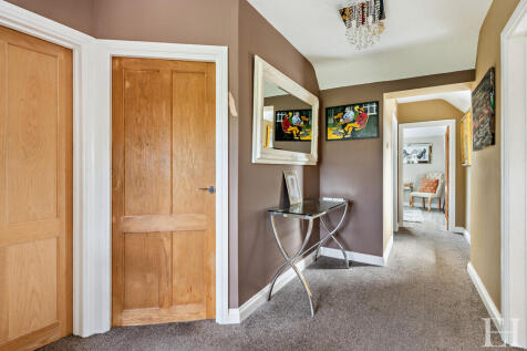8608488-interiorW...