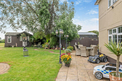 8608488-exteriorW...