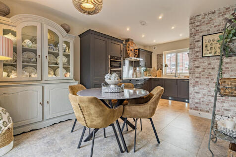 8643938-interior1...
