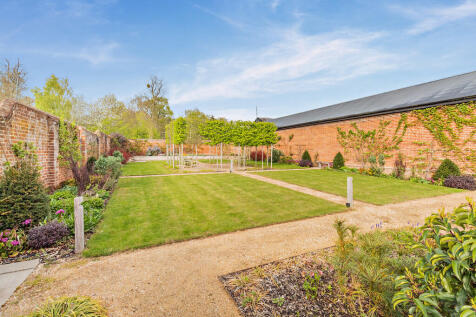 8643938-exterior2...