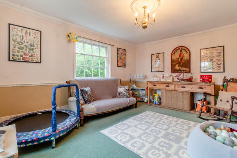8594344-interior1...