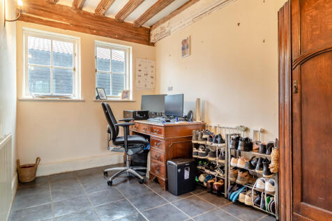 8594344-interior1...