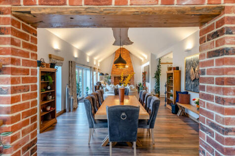8629517-interior1...