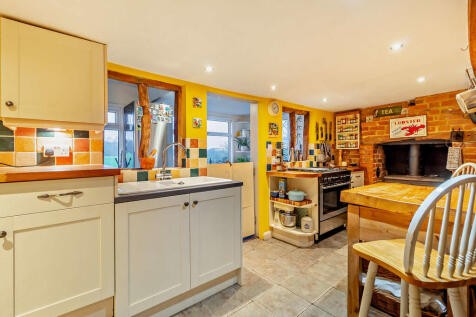 8580310-interior0...