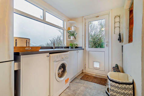 8580310-interior1...