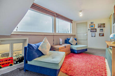 8580310-interior1...
