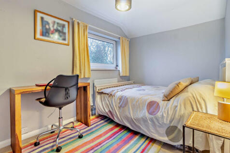 8580310-interior2...