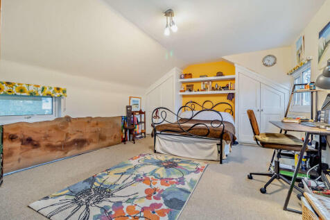 8580310-interior2...