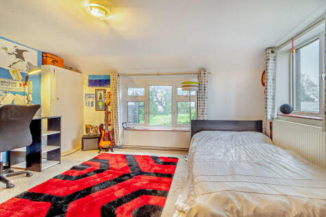 8580310-interior2...