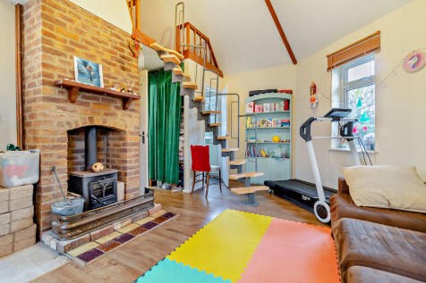 8580310-interior2...