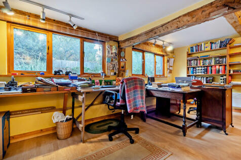 8625073-interior2...
