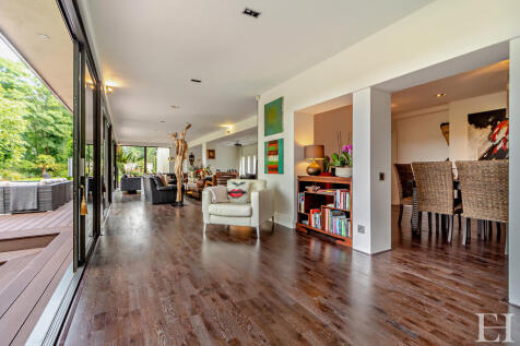8605532-interiorW...