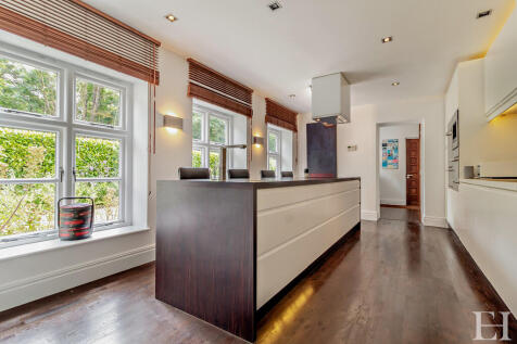 8605532-interiorW...