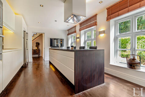 8605532-interiorW...
