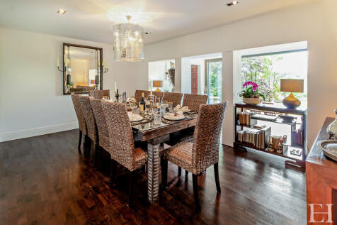8605532-interiorW...