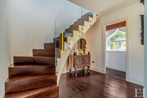 8605532-interiorW...