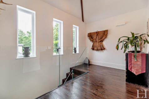 8605532-interiorW...