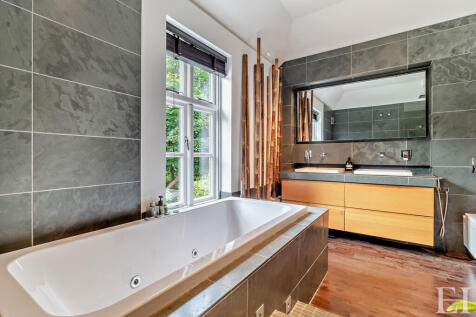 8605532-interiorW...