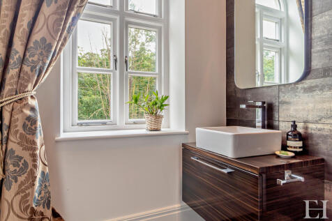 8605532-interiorW...