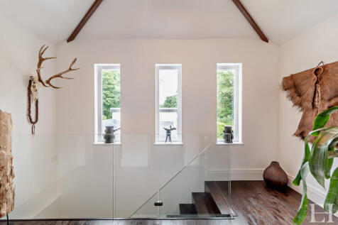 8605532-interiorW...