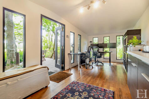 8605532-interiorW...