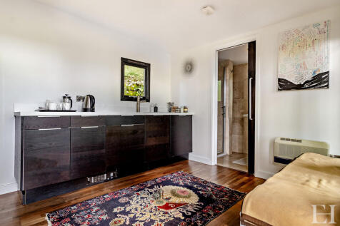 8605532-interiorW...