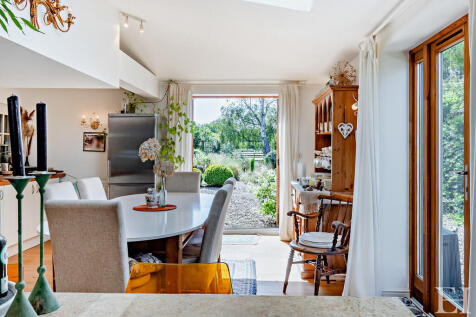 8655309-interiorW...