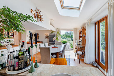 8655309-interiorW...