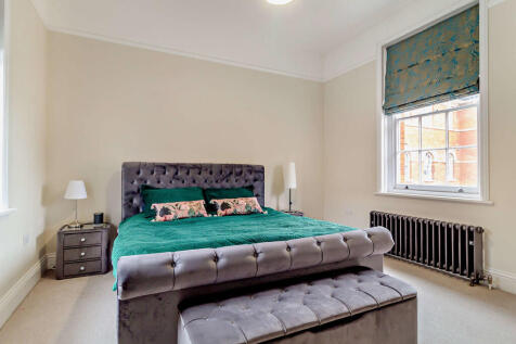 8548537-interior1...