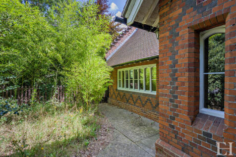 8659306-exteriorW...
