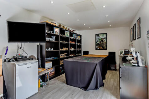 8662282-interior1...